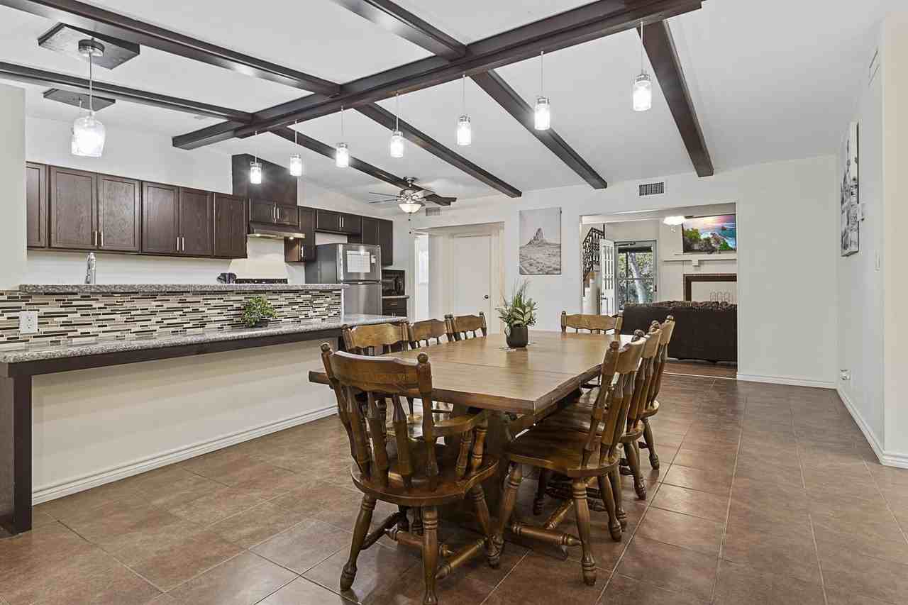 Luxurious Living in San Antonio – A Beautiful Home with Premium Features! - Photo 4 of 21