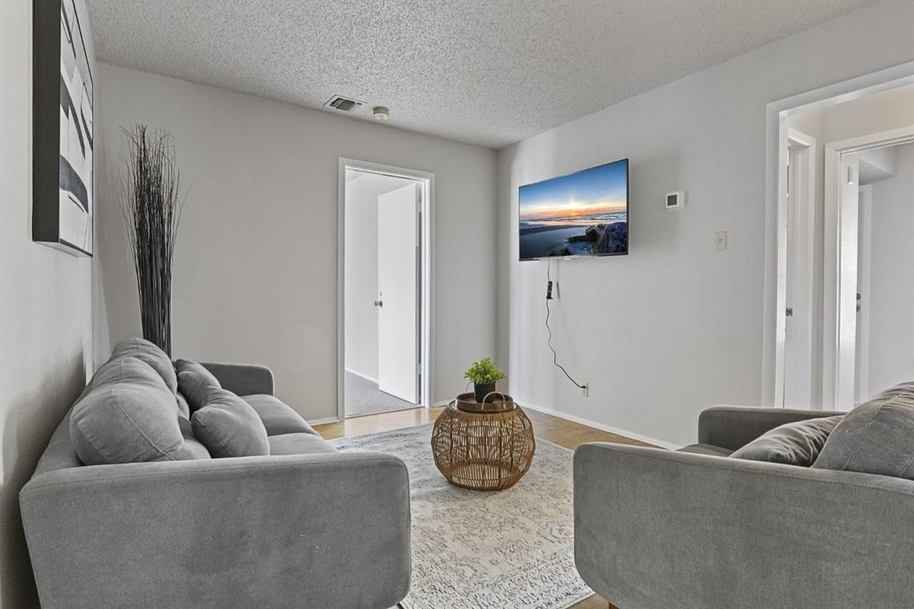 Charming San Antonio gem with spacious backyard & modern upgrades! - Photo 2 of 22