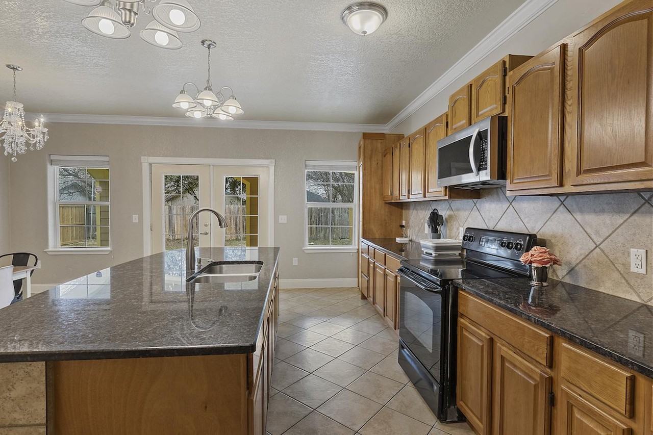 Cozy Glen Mont Retreat with Expansive Yard - Photo 7 of 19