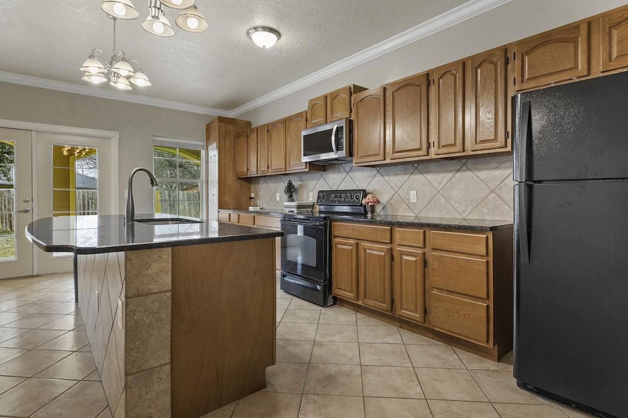 Cozy Glen Mont Retreat with Expansive Yard - Photo 5 of 19