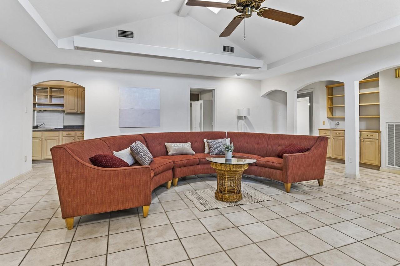 Spacious & Inviting Home in San Antonio – A Must-See! - Photo 2 of 18