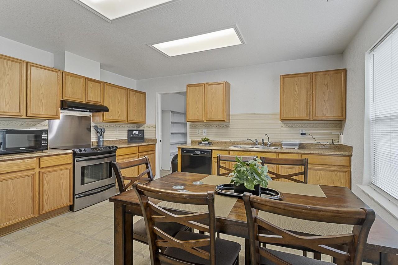 Mountainside Ridge Stunner with Scenic Views & Modern Touches - Photo 5 of 18