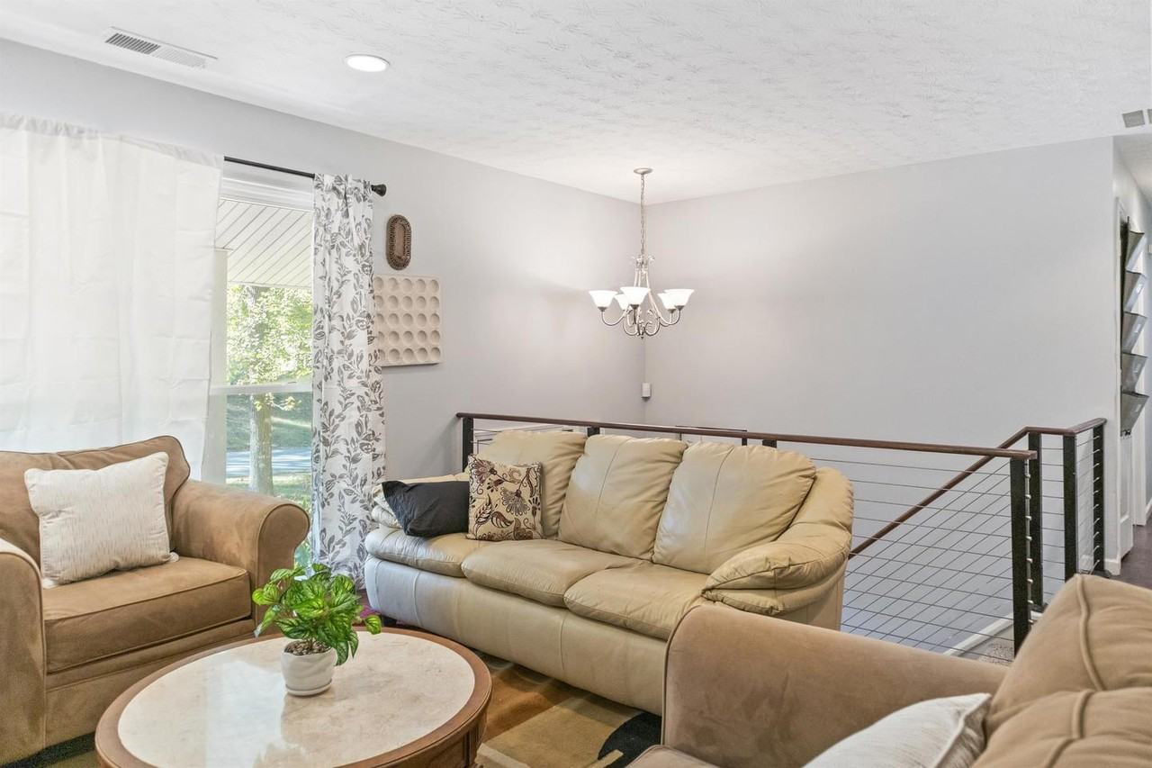 Charming Stone Mountain home with comfort and convenience - Photo 4 of 18