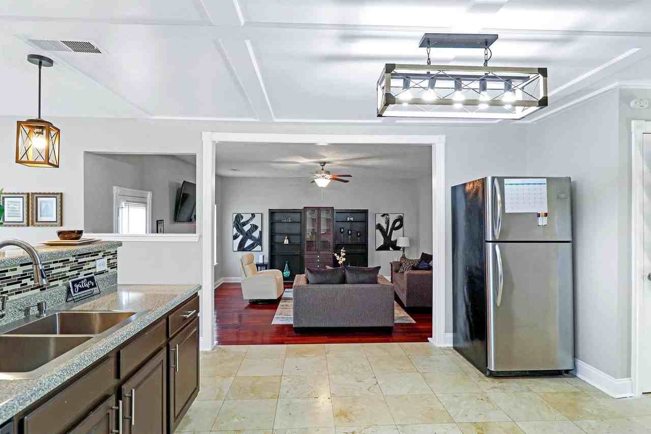 Charming Riverdale Home – Great Space & Location! - Photo 4 of 16