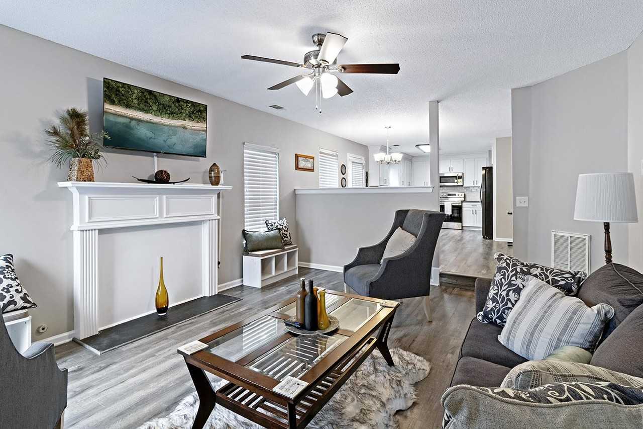 Striking Lithonia home with a bold design and a private courtyard - Photo 2 of 16