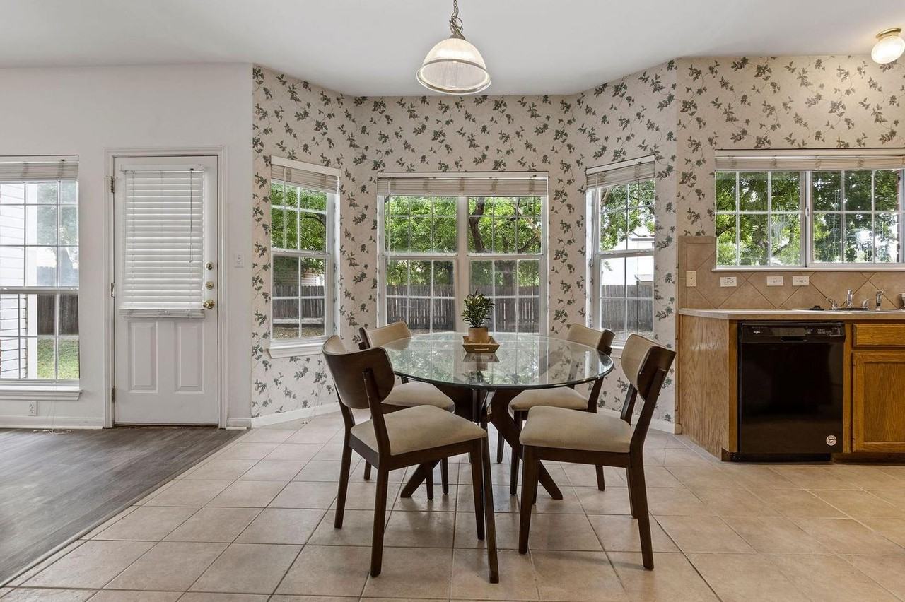 Round Rock Beauty – The Home You’ve Been Waiting For! - Photo 4 of 17