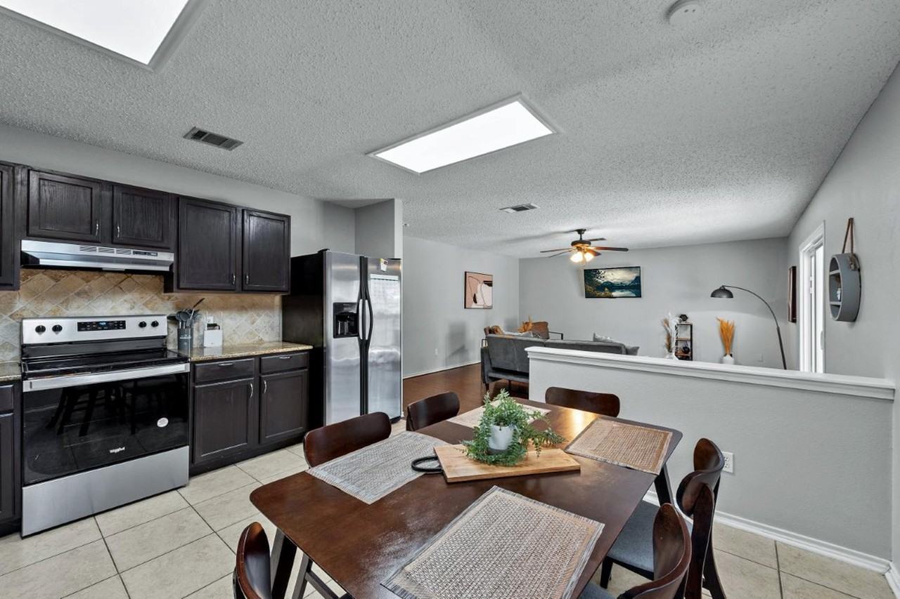 Stylish south austin escape surrounded by nature and city convenience - Photo 7 of 17