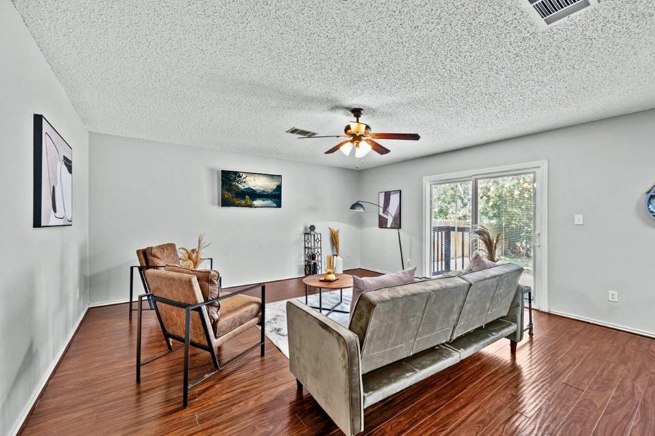 Stylish south austin escape surrounded by nature and city convenience - Photo 2 of 17