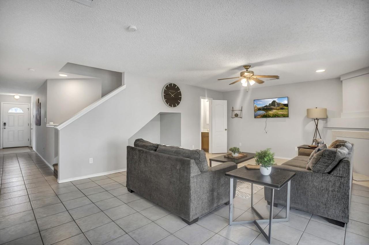 Charming Austin home on a quiet street near parks - Photo 4 of 19