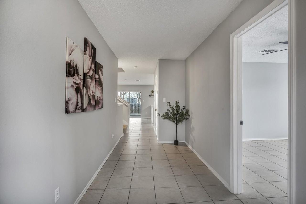 Charming Austin home on a quiet street near parks - Photo 6 of 19
