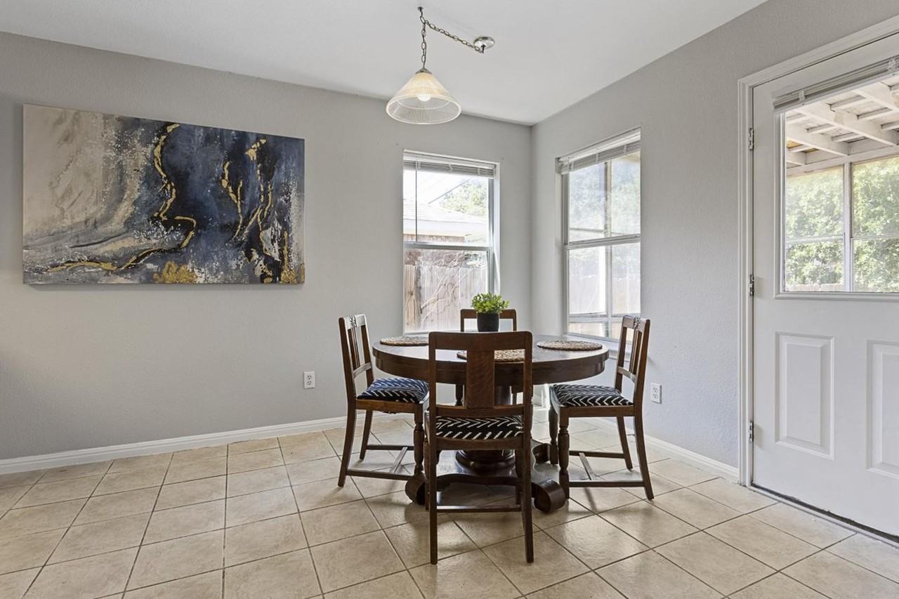 Stylish & Spacious Home in Round Rock – Move-In Ready! - Photo 7 of 22