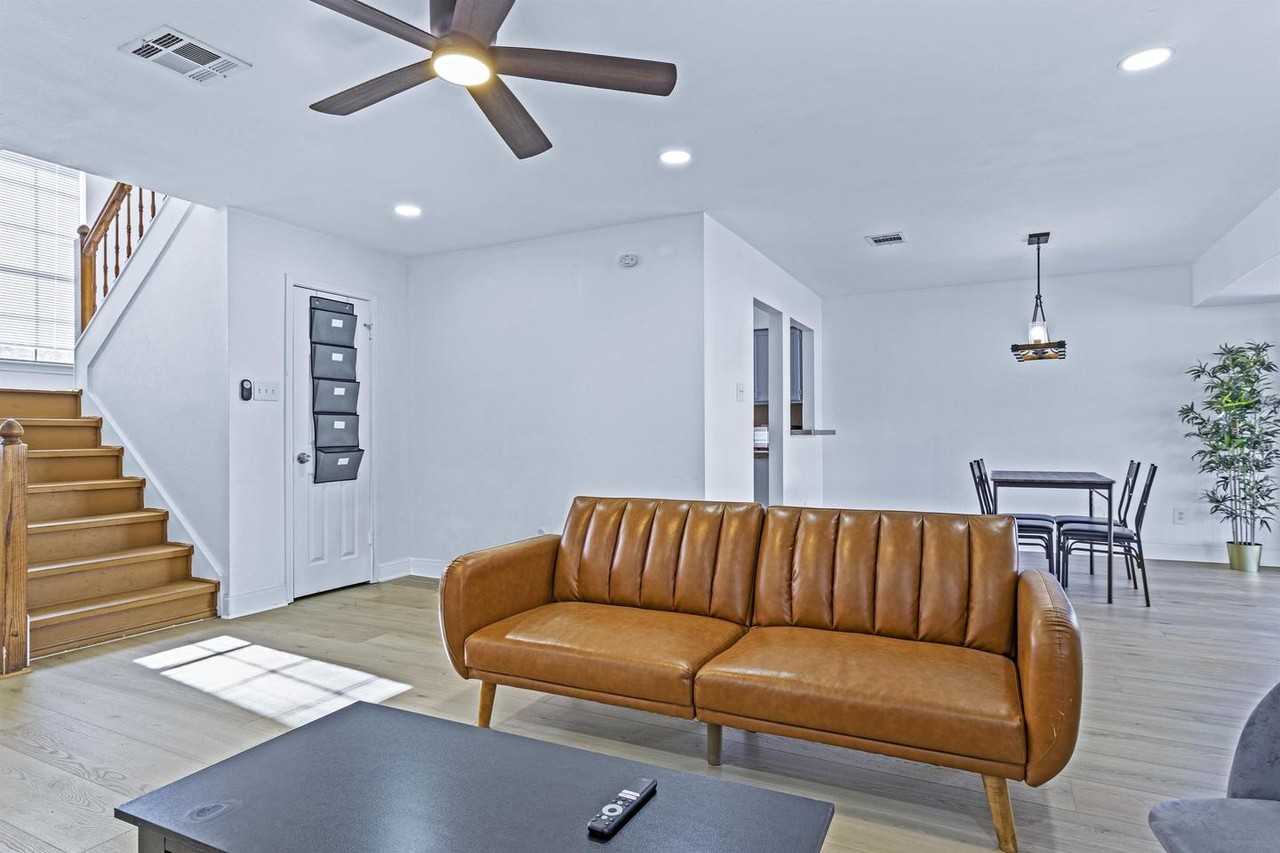 Sleek Austin retreat with designer finishes and a sunlit backyard - Photo 2 of 14