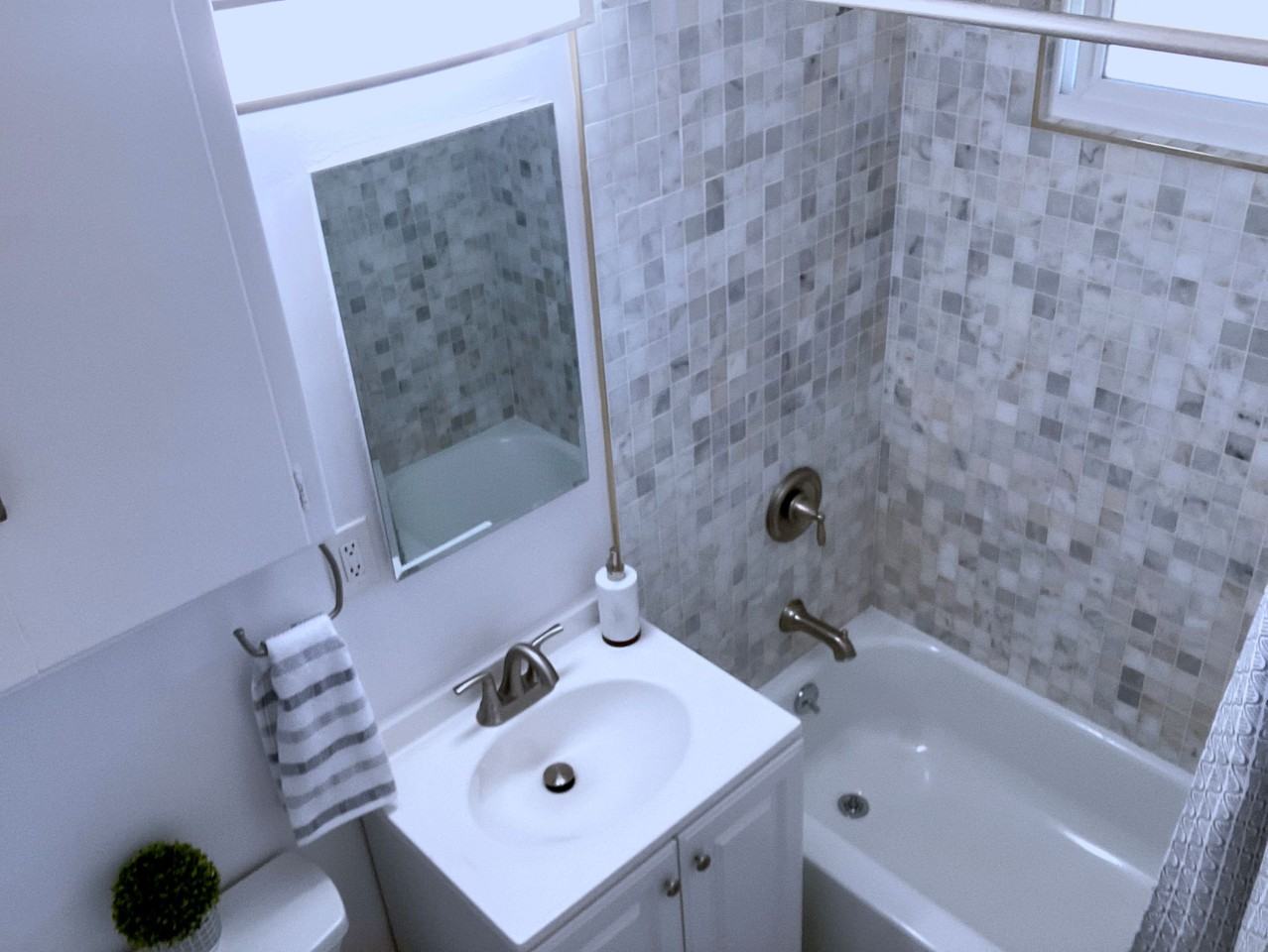 1553-1555 Riverside Dr. - Photo 7 of 18