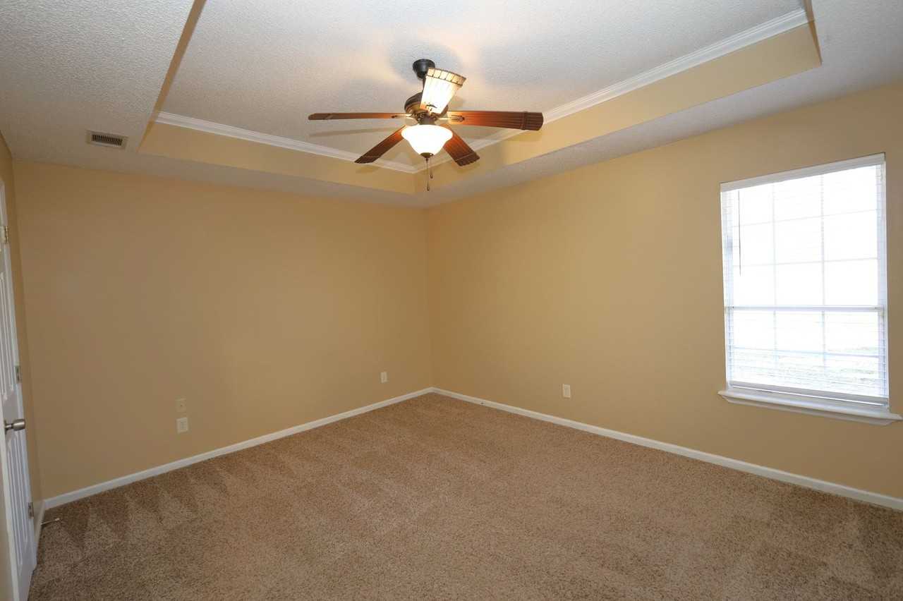 3911 Nicole Ln - Photo 6 of 12