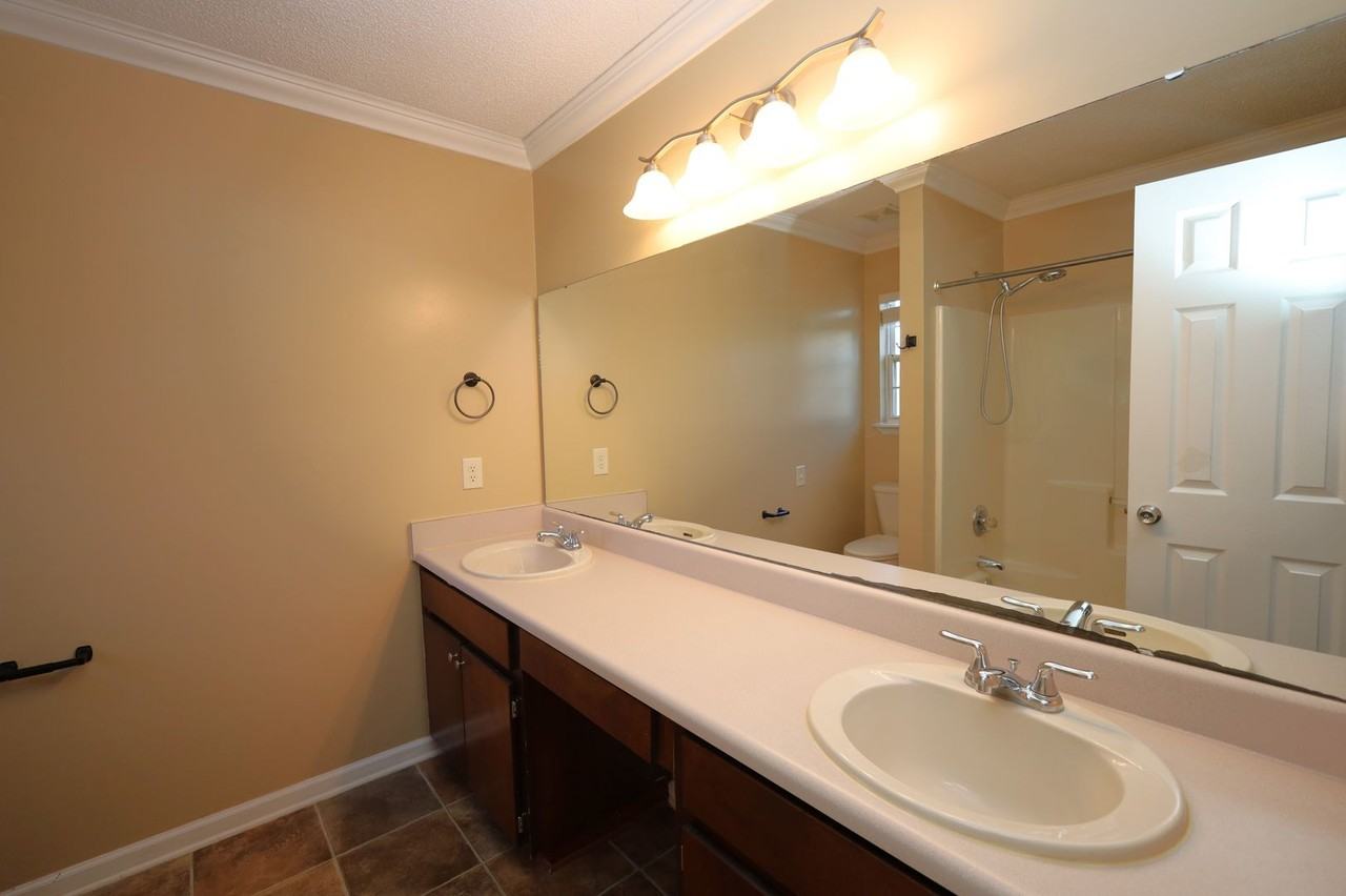 3911 Nicole Ln - Photo 7 of 12