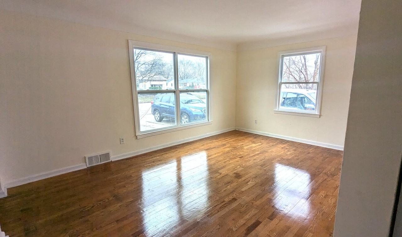 1685 Roberts St - Photo 2 of 9