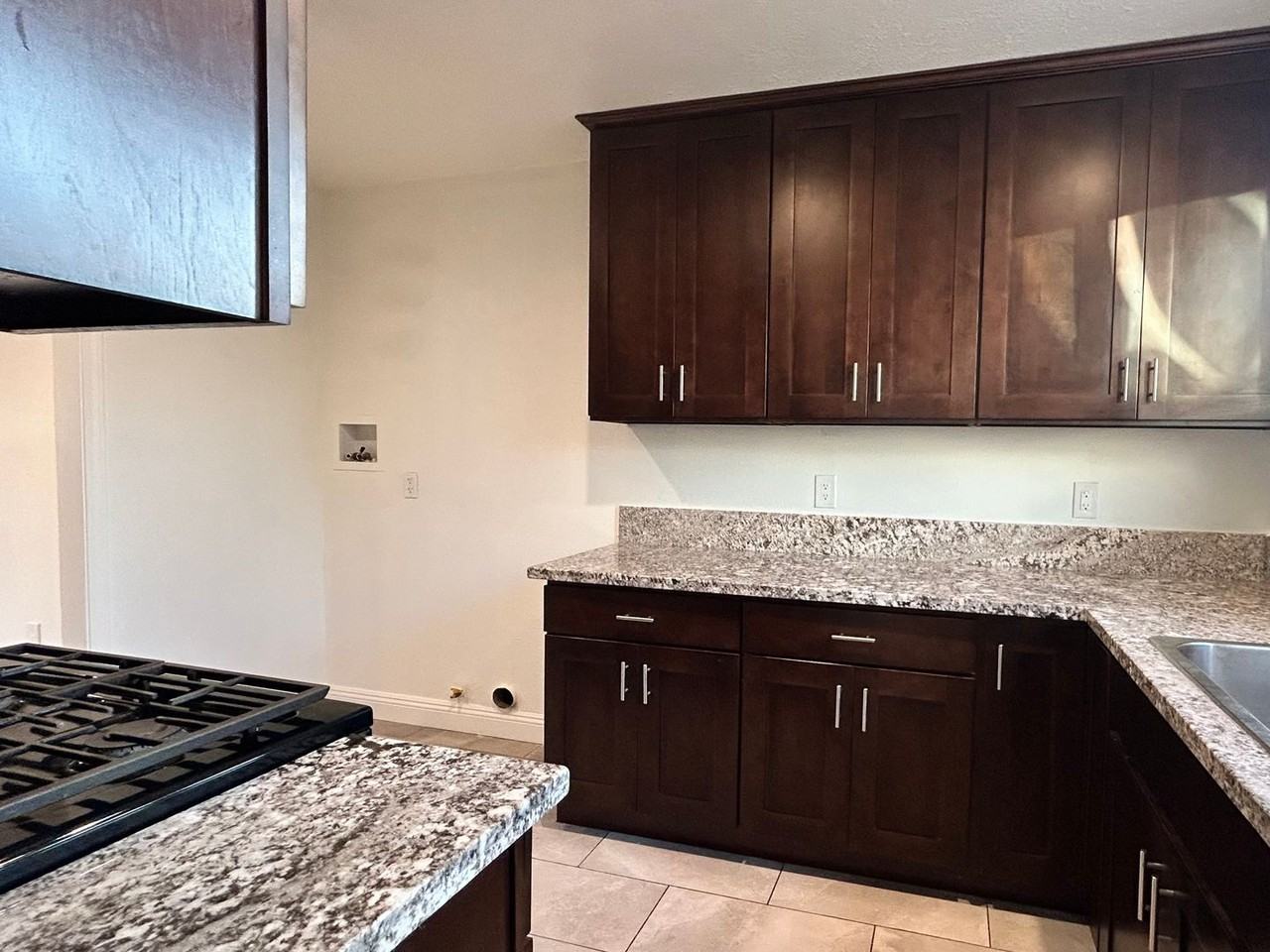 348 Laun St - Photo 2 of 10