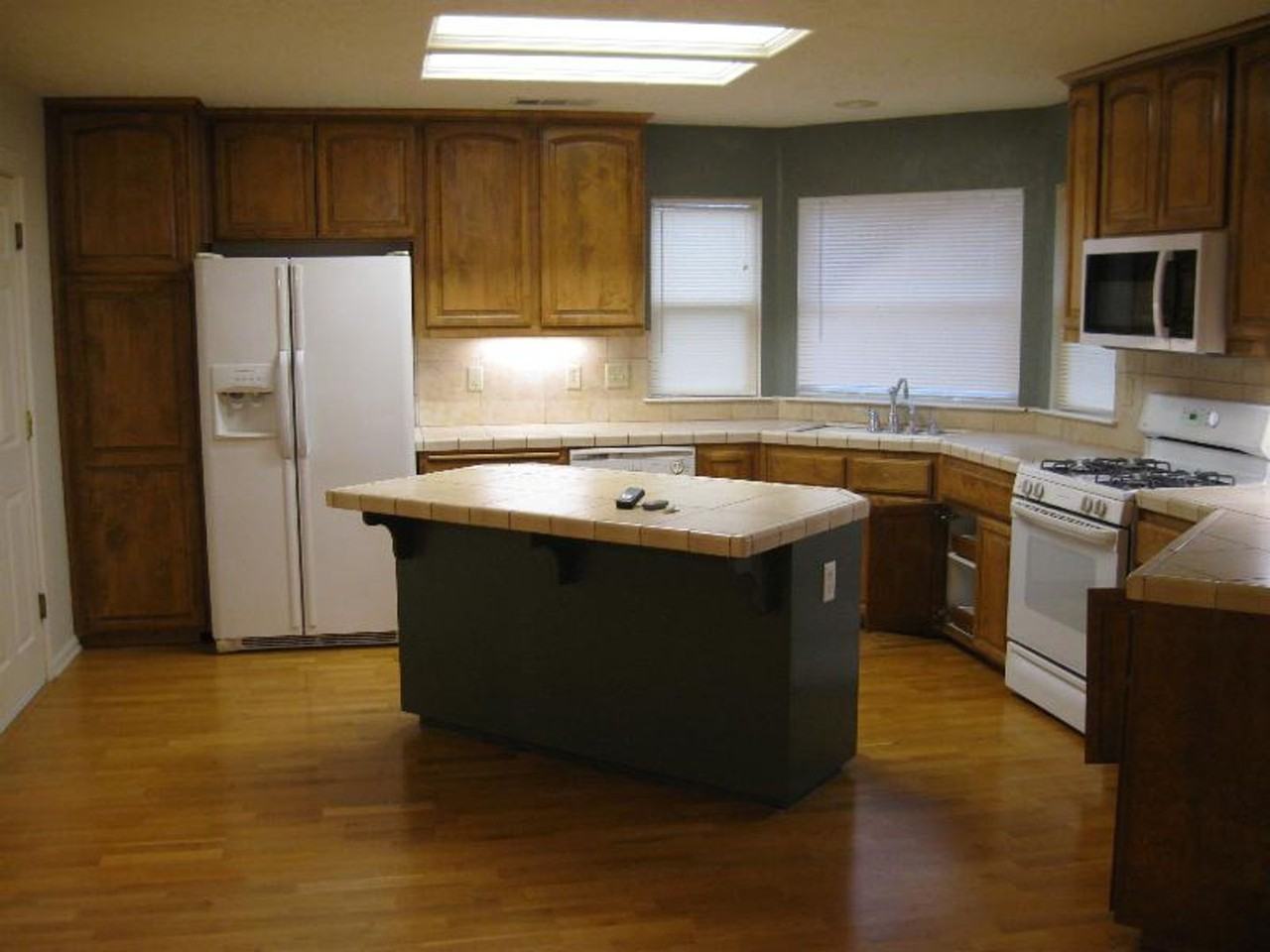 1207 Snowcap Trl - Photo 2 of 10