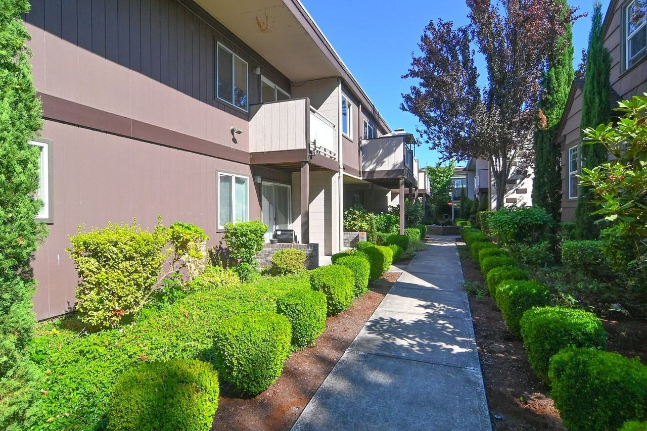 Royal Terrace - Photo 2 of 24