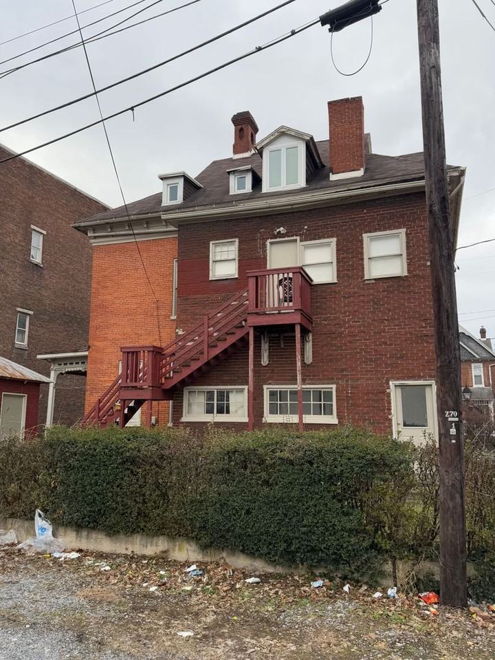 17 N Earl St - Photo 3 of 35