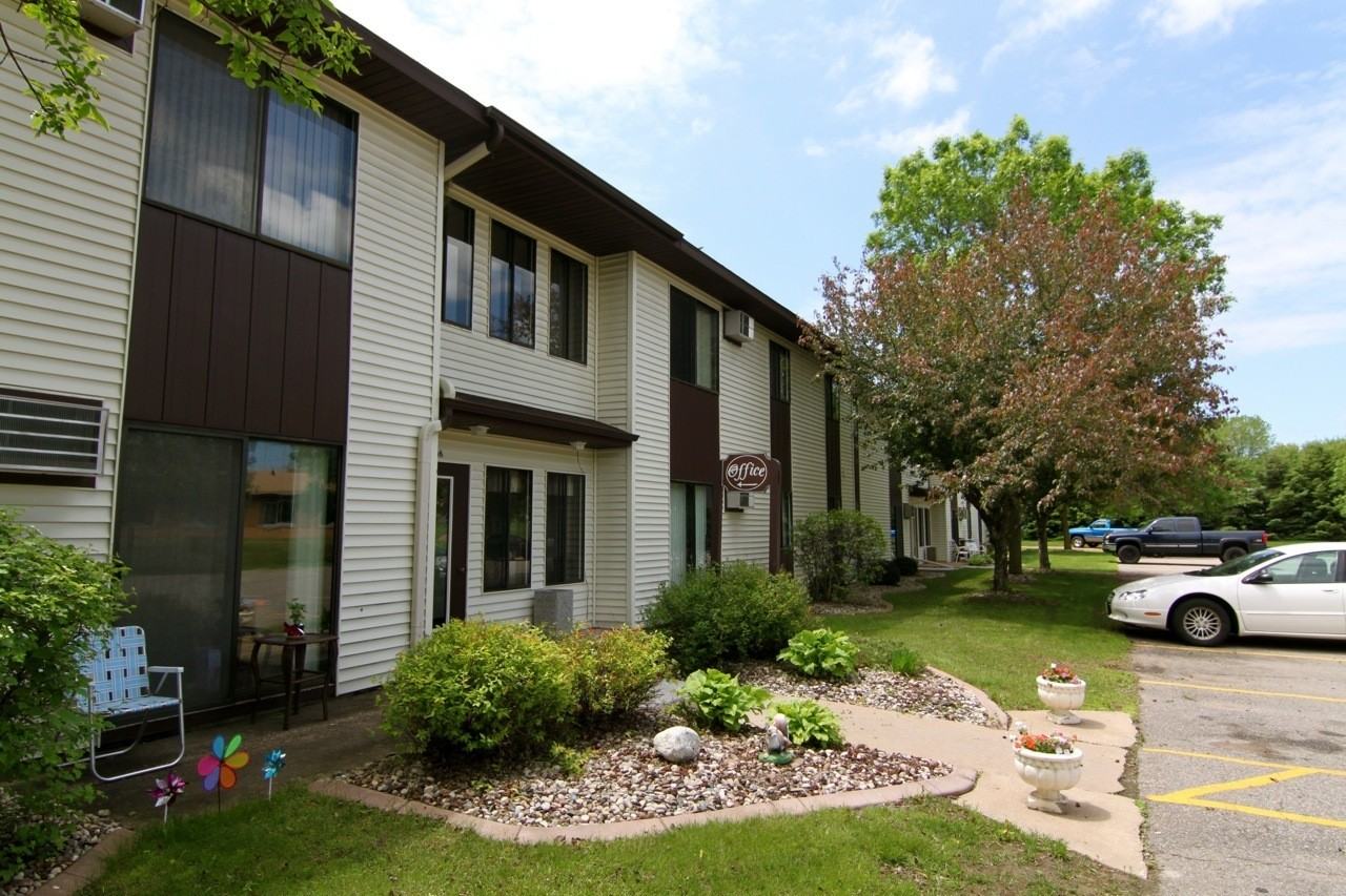 Manchester Court - Photo 3 of 6