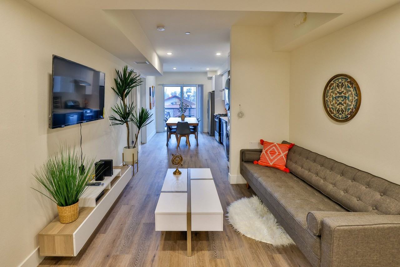 Premium Leo Apartments - Photo 3 of 50