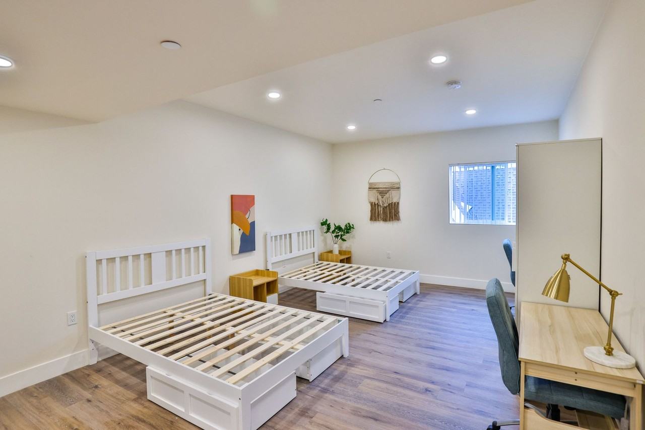 Premium Leo Apartments - Photo 6 of 50