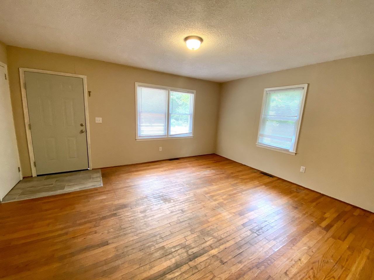 106 Cantrell Dr - Photo 3 of 22