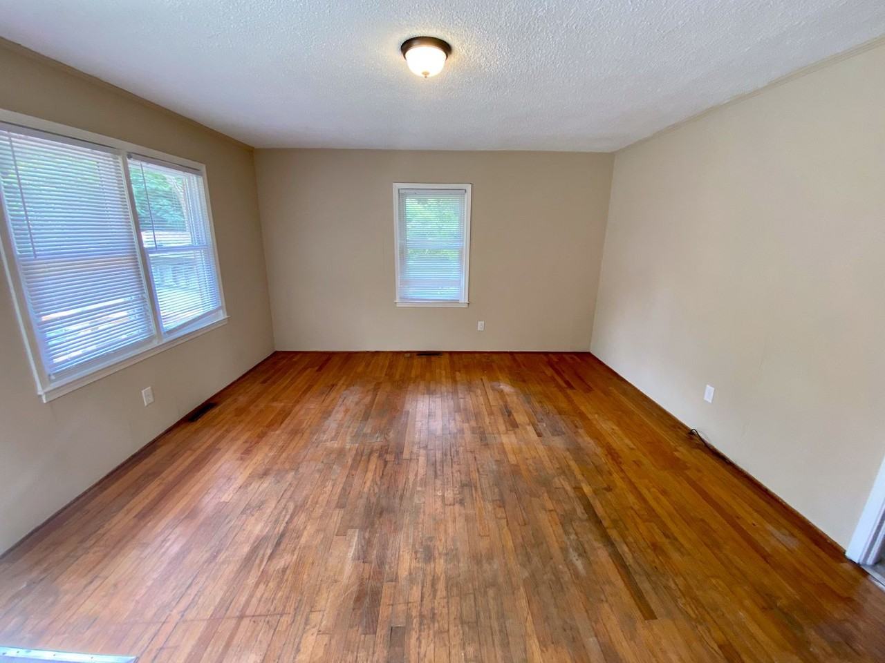 106 Cantrell Dr - Photo 4 of 22