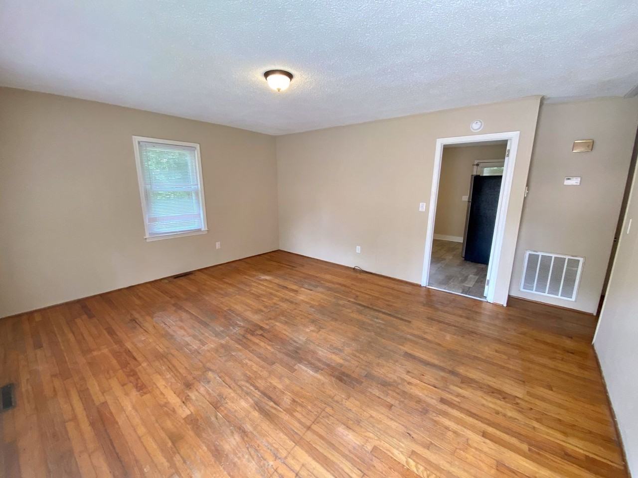 106 Cantrell Dr - Photo 5 of 22