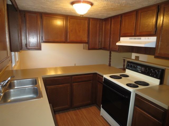 1251 Colonial Dr - Photo 2 of 11