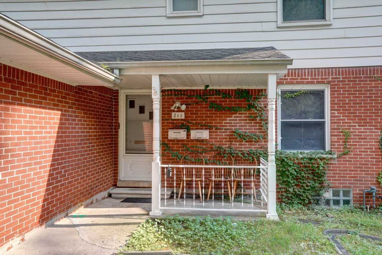 211 Woodsboro Dr Lowr - Photo 2 of 25