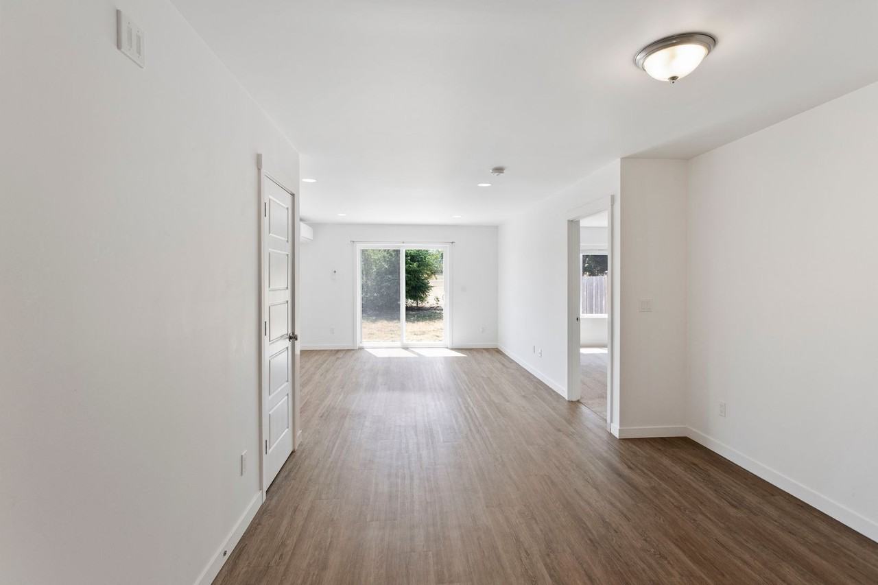 1635 Nw 5th Ave - Photo 4 of 19