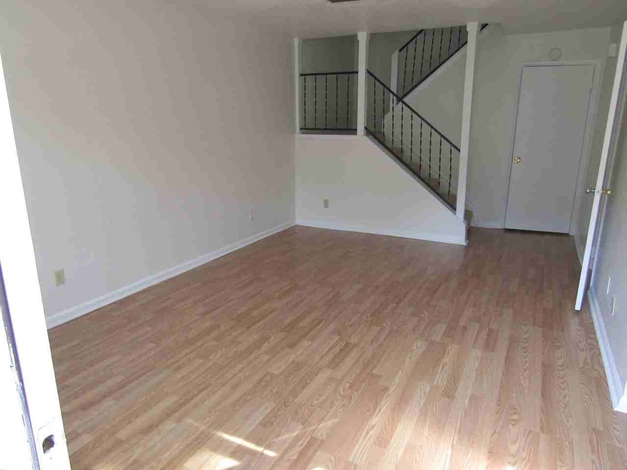 740 Elaine St - Photo 4 of 21