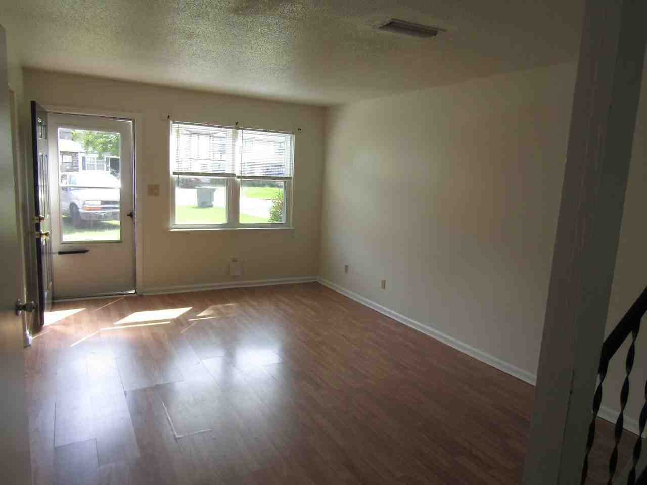 740 Elaine St - Photo 6 of 21