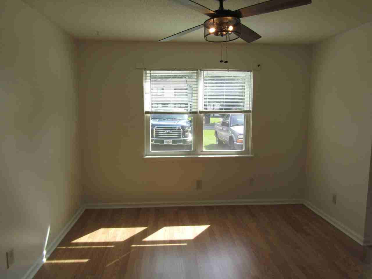 740 Elaine St - Photo 7 of 21