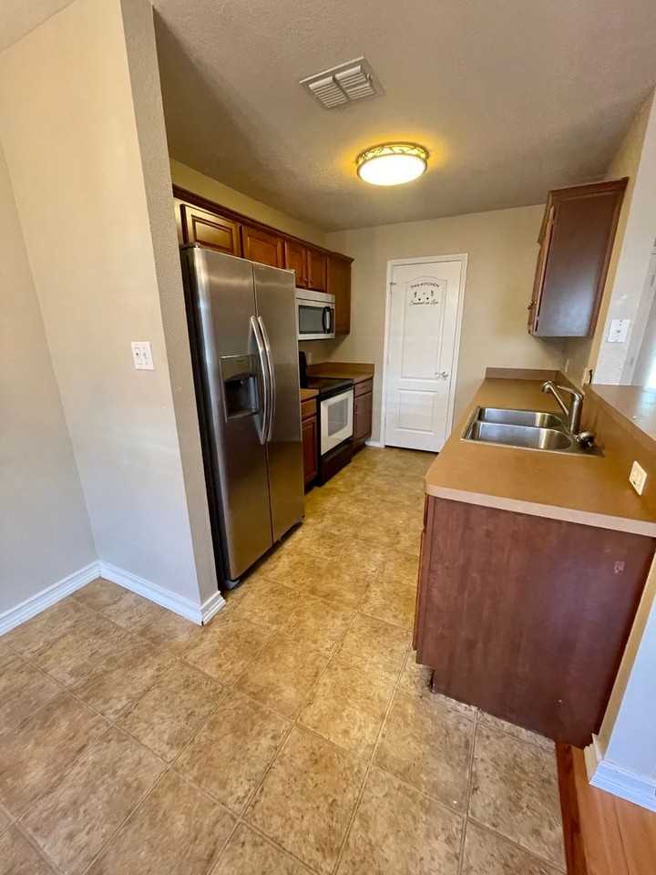 5640 Giddyup Ln - Photo 4 of 15