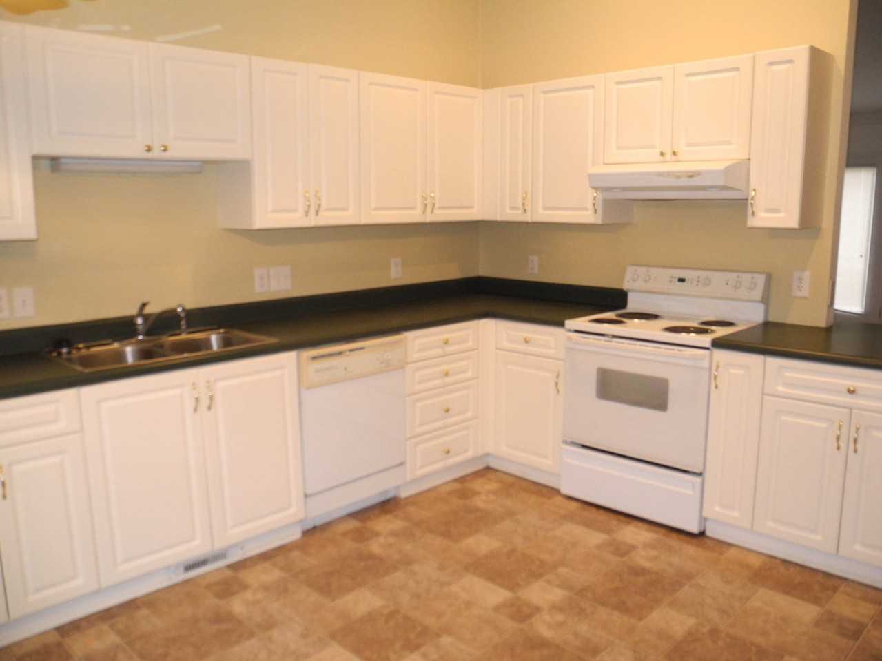 2019 S Mebane St Apt B - Photo 3 of 8