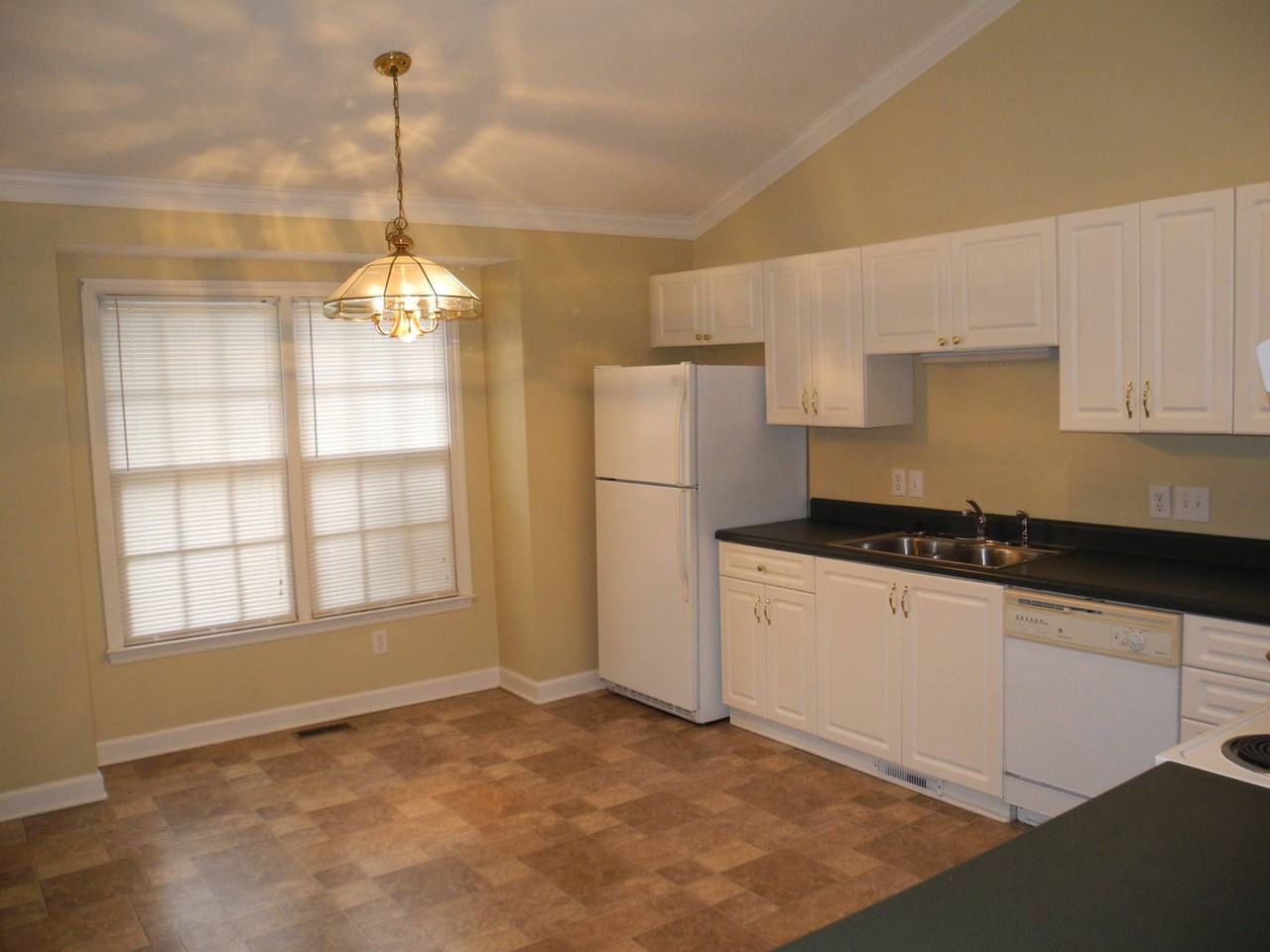 2019 S Mebane St Apt B - Photo 4 of 8
