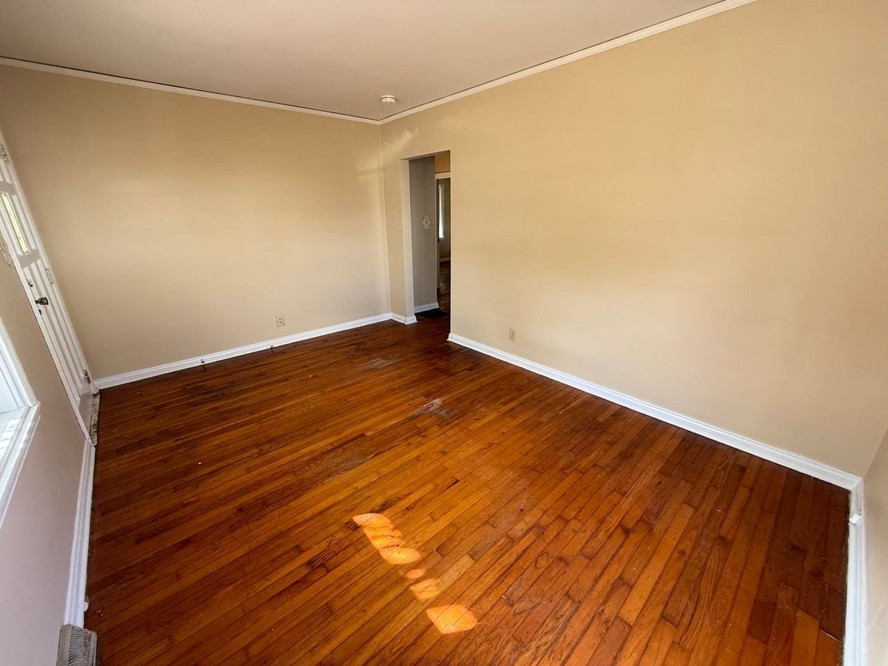 520 E 2nd St Ne - Photo 3 of 8