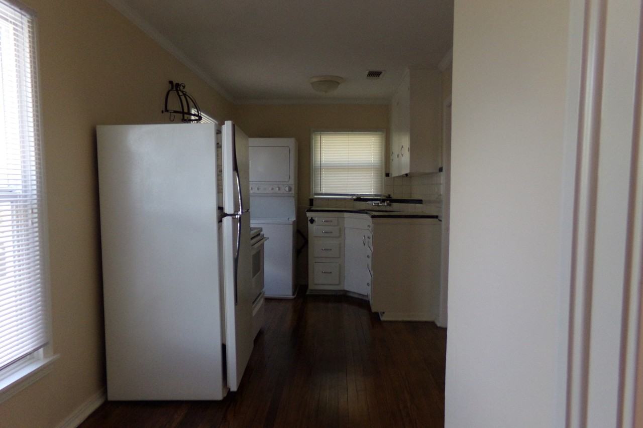 2007 Tremont Ave #C - Photo 6 of 12