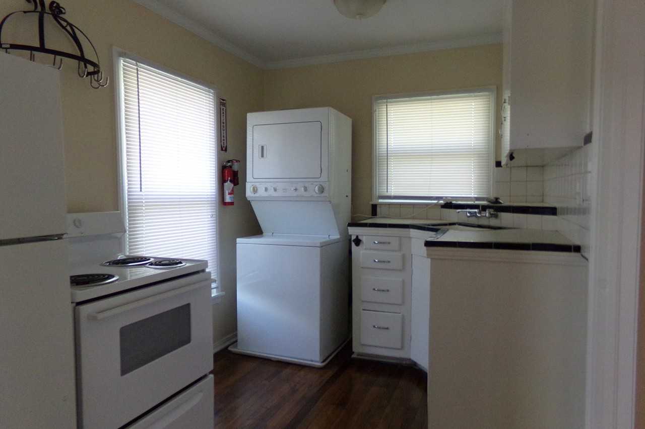 2007 Tremont Ave #C - Photo 7 of 12