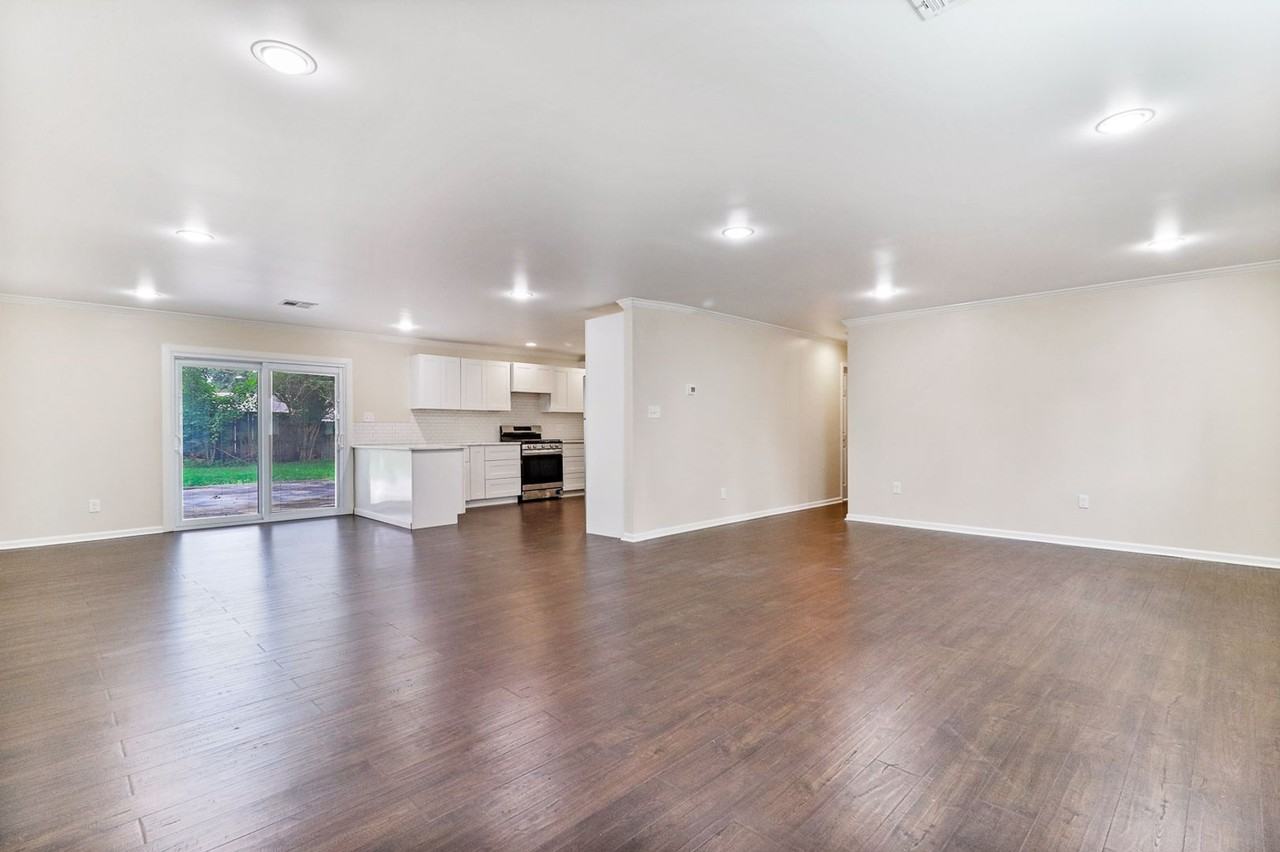 209 Woodvale Ave - Photo 2 of 15
