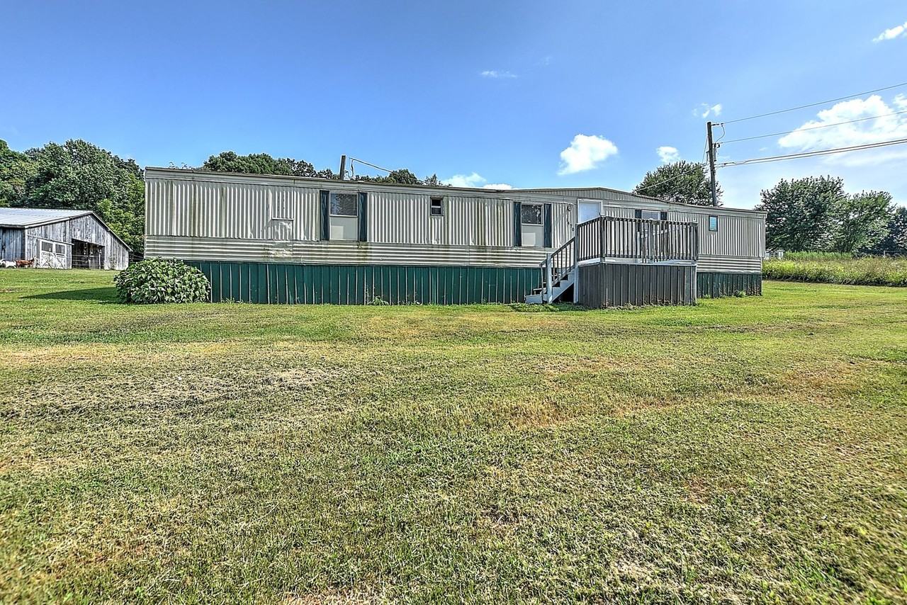 1470 Milburnton Rd - Photo 2 of 25