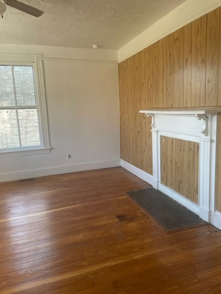 1719 Liberty St - Photo 2 of 15