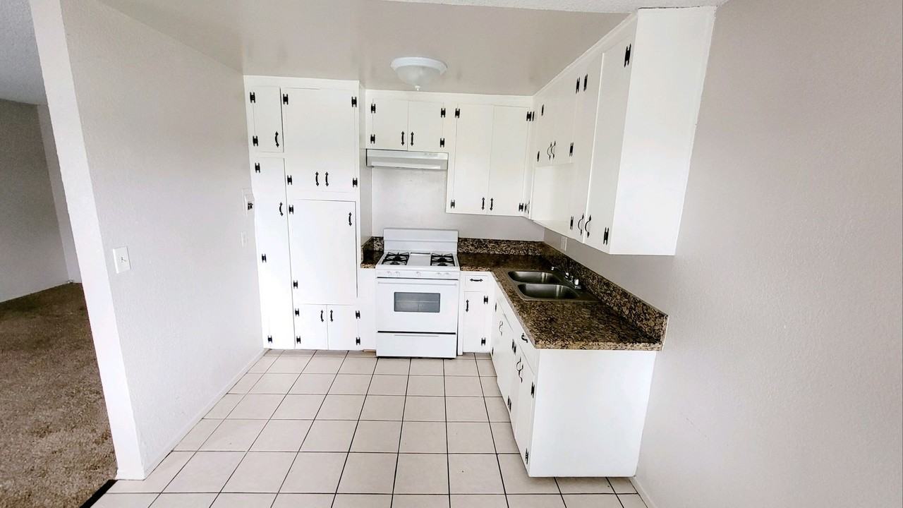 1210 Stoneridge - Photo 3 of 19