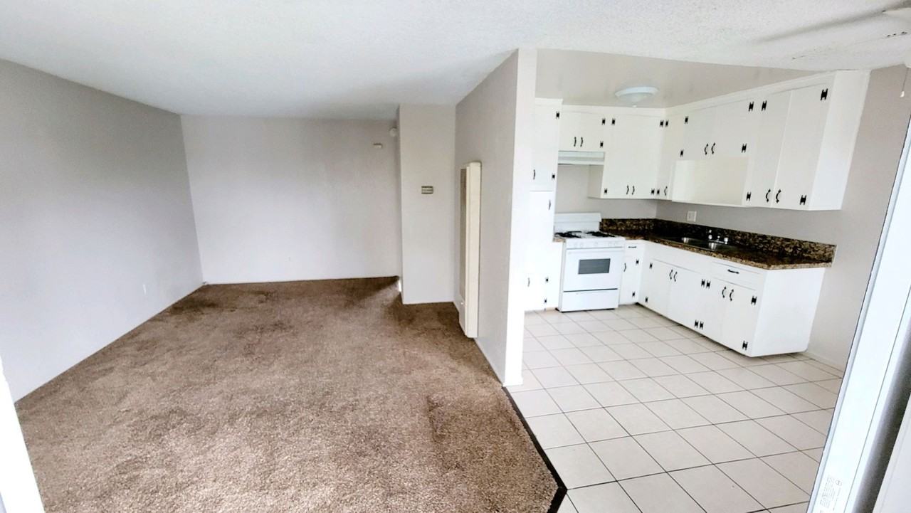 1210 Stoneridge - Photo 4 of 19