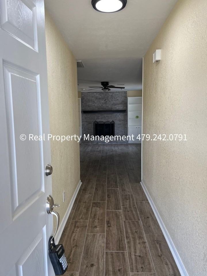 3200 S 56th St - Photo 3 of 28