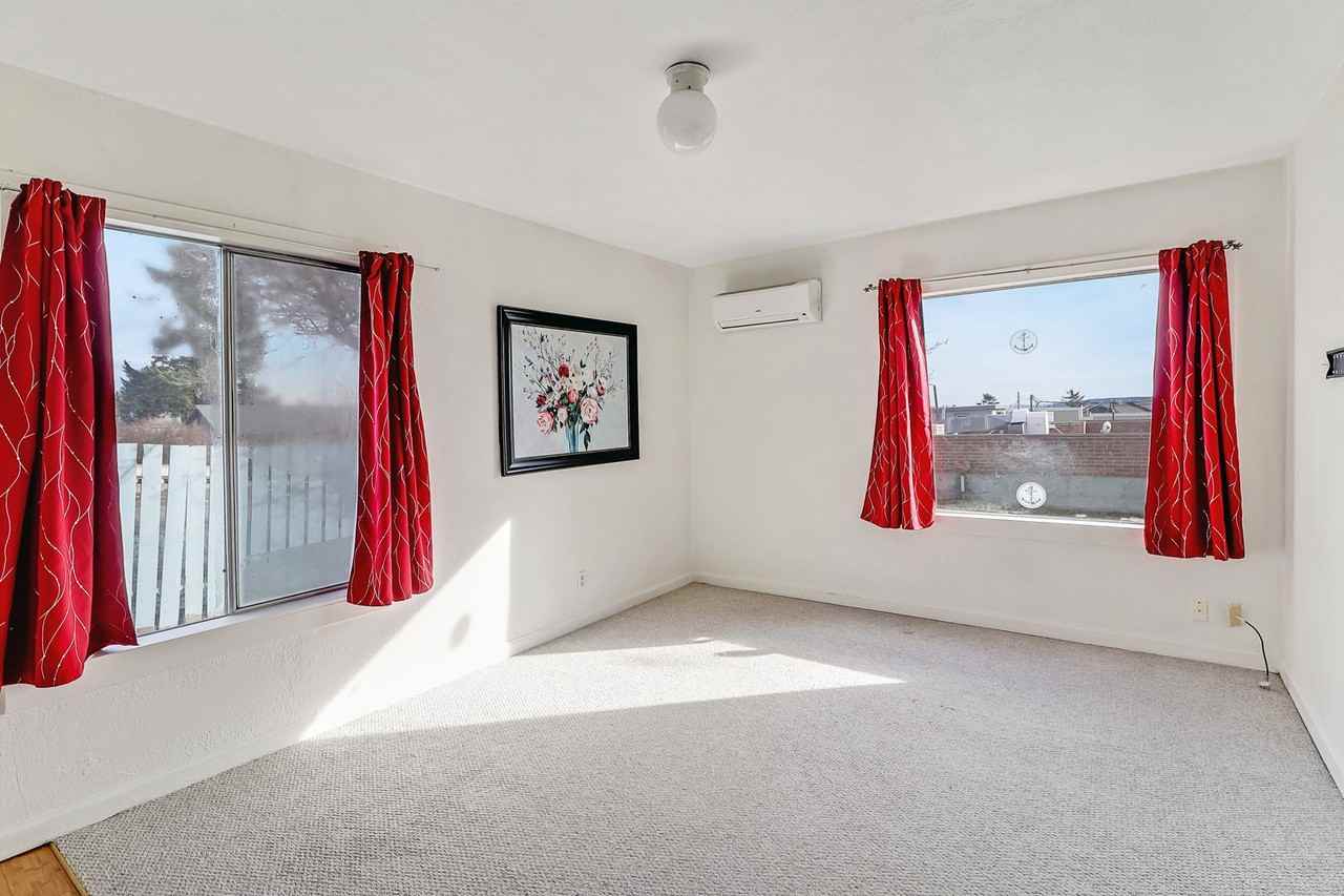 635 Se Fidalgo Ave - Photo 2 of 8
