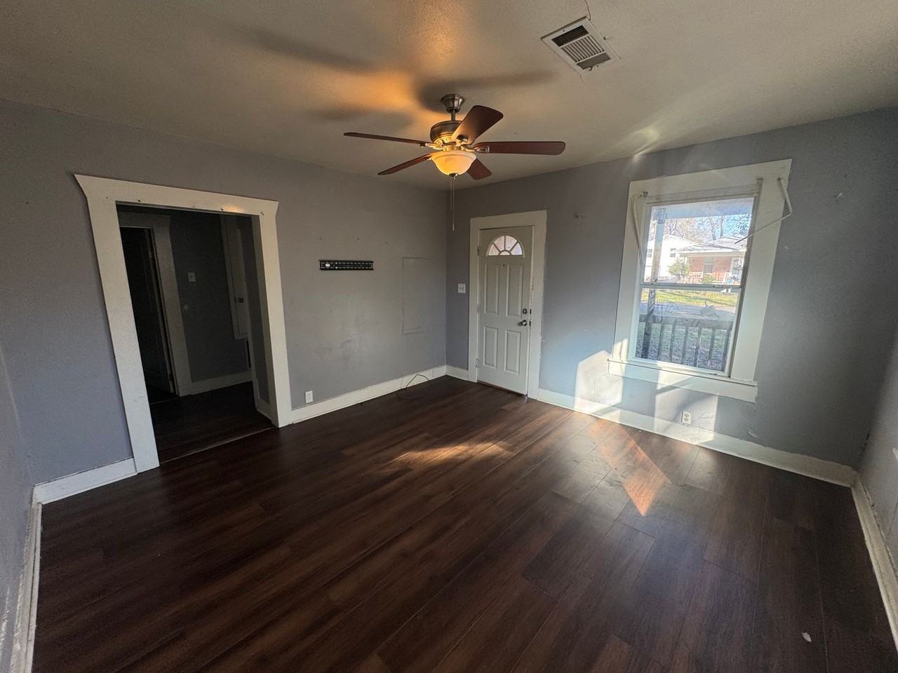 3131 W Laurel St - Photo 2 of 9